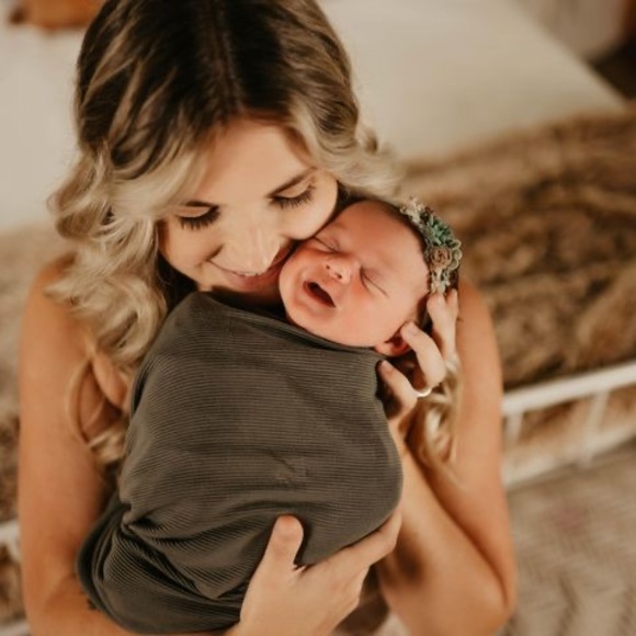 Meet your Posher, Courtney - Picture 1 of 1